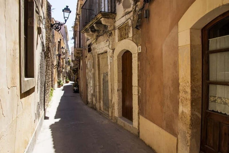 Guided tour of Ortigia with Fish Street Food at the market - The Experience: What to Expect