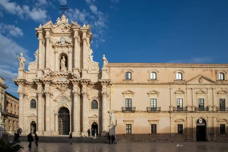 Guided tour of Ortigia with Fish Street Food at the market - Who Should Consider This Tour?