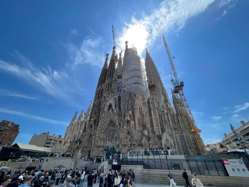 Guided Tour of Sagrada Familia - Gaudi's dream - Final Say