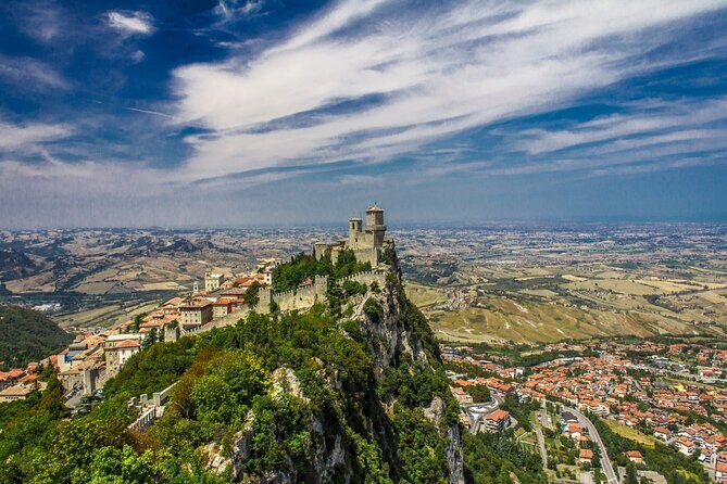 Guided Tour of San Marino at Sunset with aperitif included - Key Points