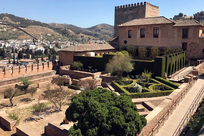 Guided Tour of the Alhambra: Generalife and Its Gardens - Accessibility Considerations