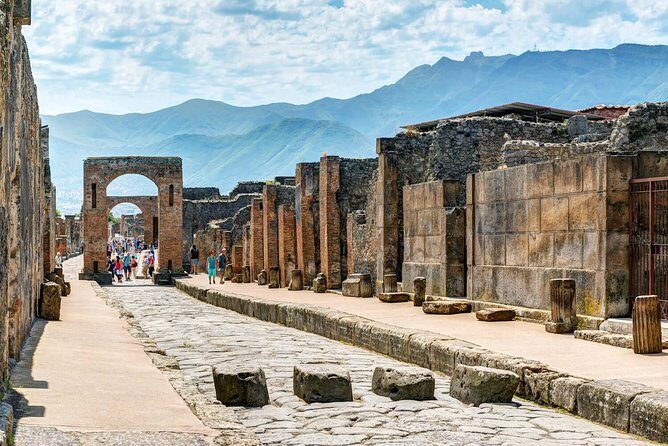 guided tour of the archaeological excavations of Pompeii - A Detailed Look at the Itinerary