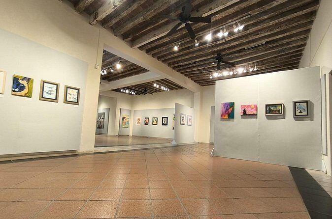 Guided tour of the art galleries of the Historic Center - Authentic Community Connection