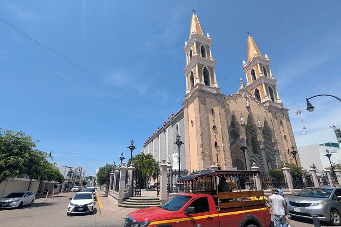 Guided tour of the cathedral and its surroundings - A Detailed Look at the Experience