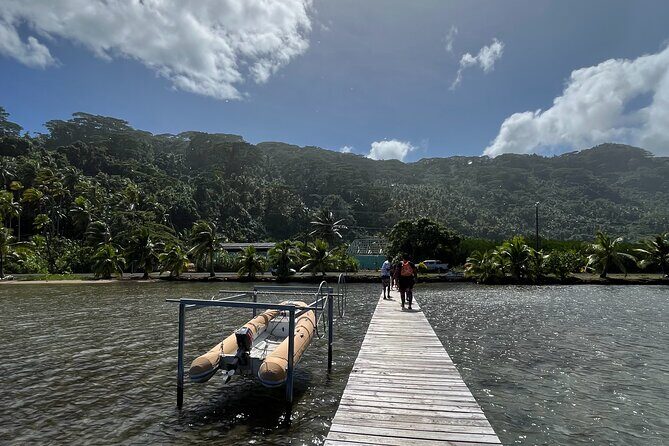 Guided tour of the island of Tahaa with Revanui Excursions - A Full Breakdown of the Tahaa Tour Experience