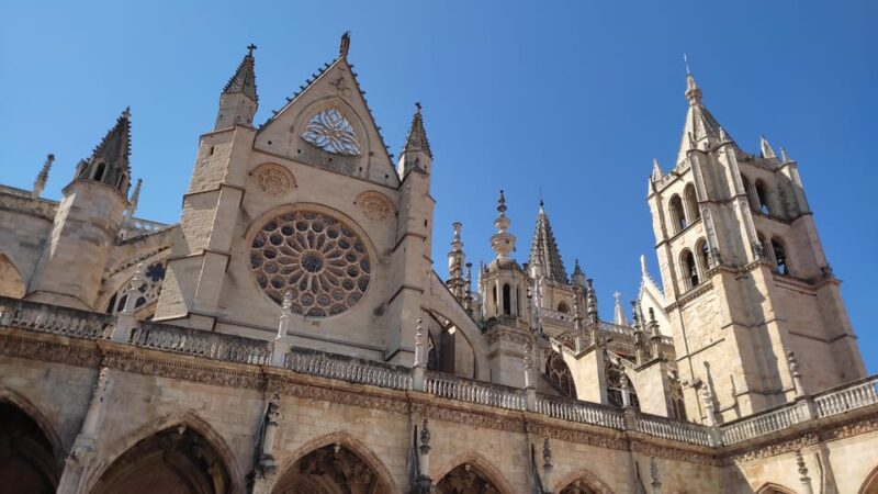 Guided Tour of the León Cathedral - Key Points