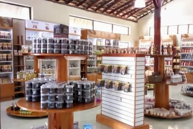 Guided Tour to Don Lucas Cigars Factory and Souvenirs Store - Souvenir Shopping