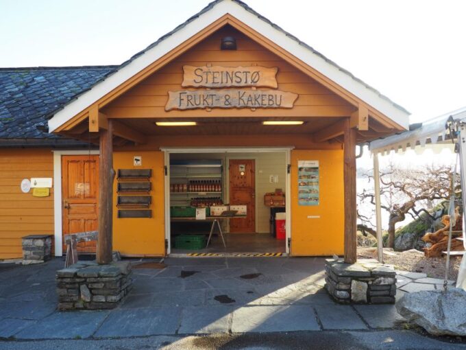 Guided Tour to Hardanger Fjord, Waterfalls, Ferry Crossing - Scenic Attractions Along the Route