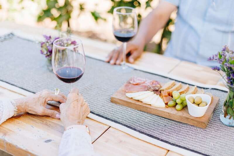 Guided Vineyard Tour with Wine Tasting at Rondo del Valle - Key Points