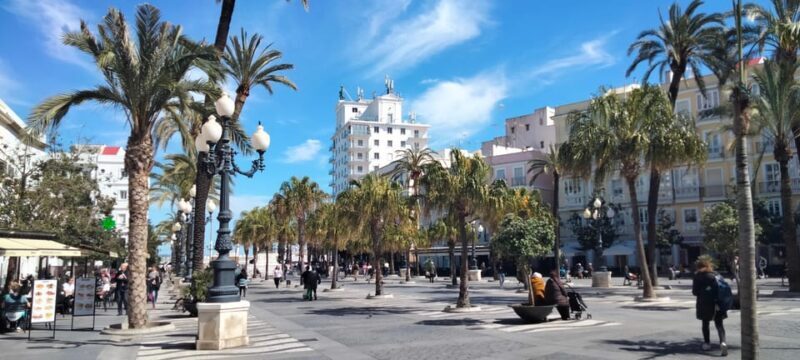 Guided visit on foot through Cádiz: stories from the hand of a local guide - Practical Details and Value