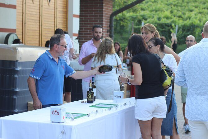 Guided Walk and Lunch in the Vineyard in Alba - FAQs