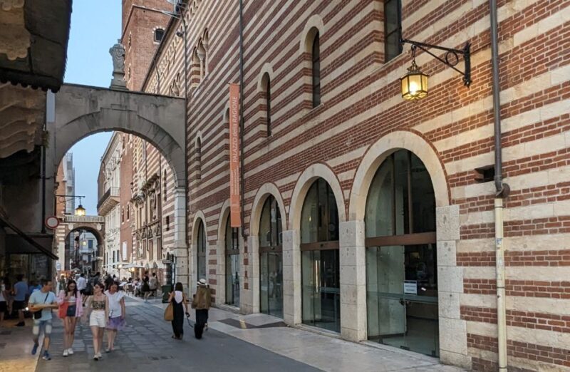 Guided Walking Tour in Verona - Key Points