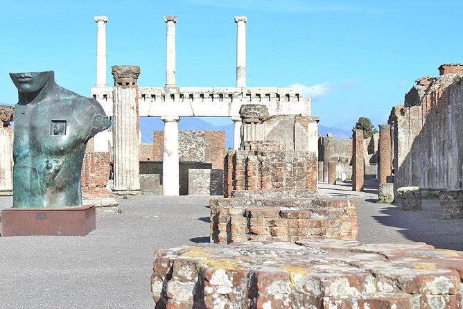 Guided Walking Tour of Ancient Pompeii Highlights - Group Size and Experience