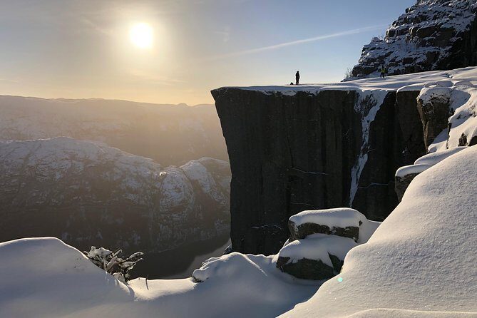 Guided winter hike to Pulpit Rock Preikestolen - Exploring the Guided Winter Hike to Pulpit Rock Preikestolen