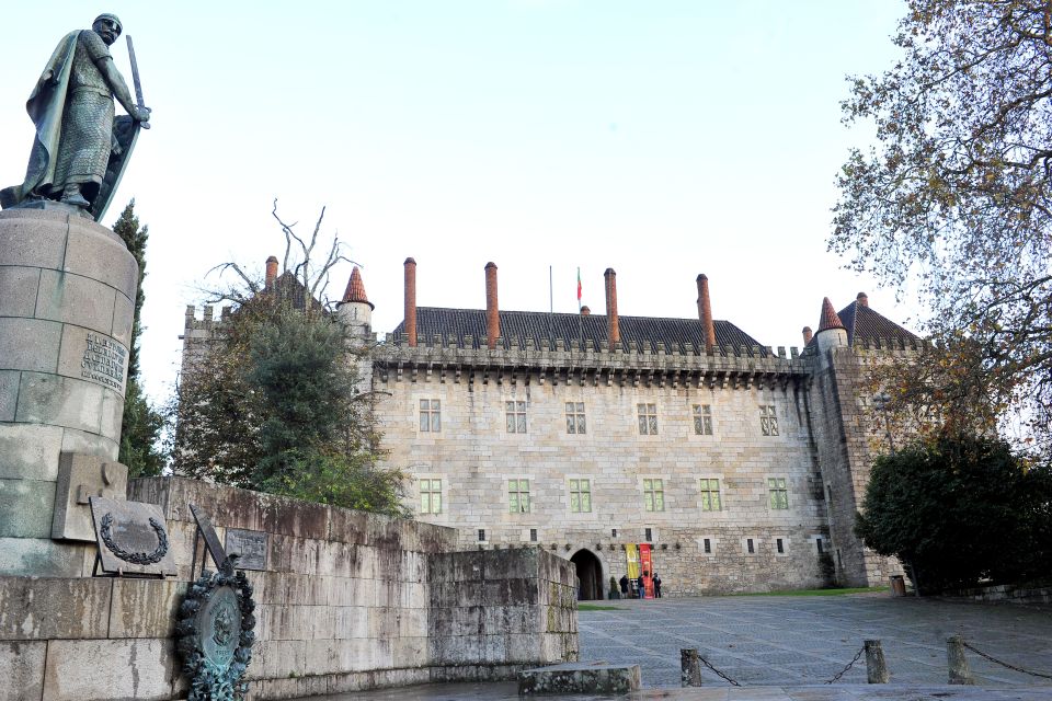 Guimarães: Guided Day Tour With Lunch and Drinks - Bom Jesus Funicular
