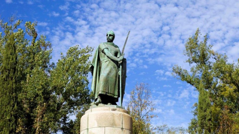 GUIMARAES: GUIMARAES SEDAN TOUR HD - Birthplace of the Portuguese Kingdom
