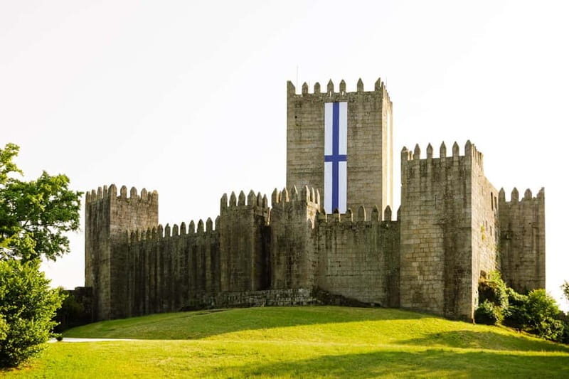 Guimarães: Highlights and Hidden Gems Walking Tour - Exploring Guimarães: A Walk Through Time