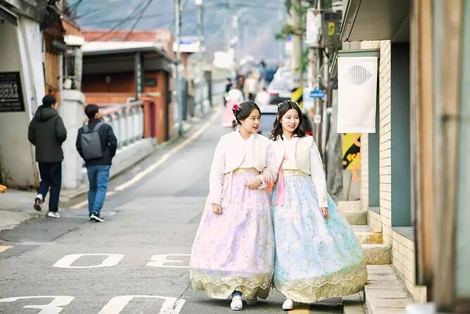 Gyeongbokgung Palace Hanbok Rental Experience in Seoul - Exploring the Palace in Hanbok