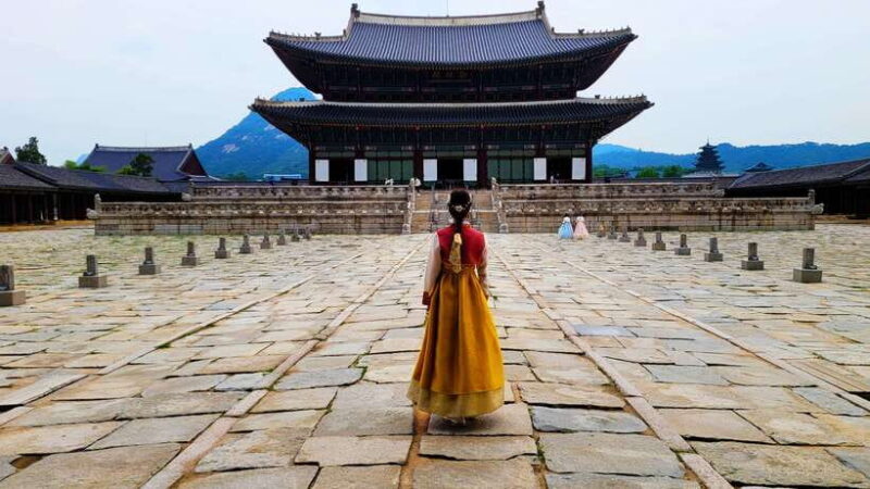 Gyeongbokgung Palace, Jogyesa Temple and Cheongwadae Tour - Key Points