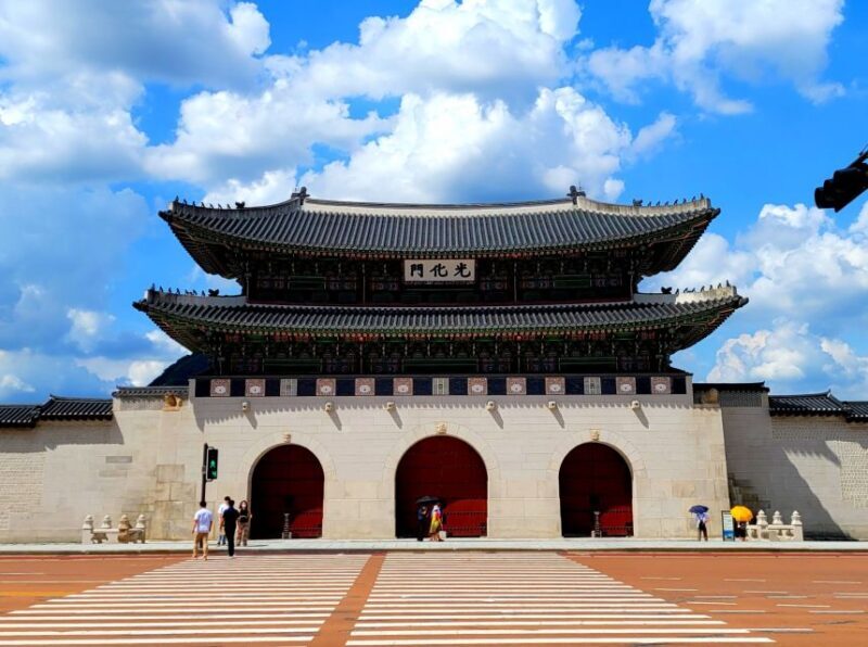 Gyeongbokgung Palace, Jogyesa Temple and Cheongwadae Tour - What Travelers Say