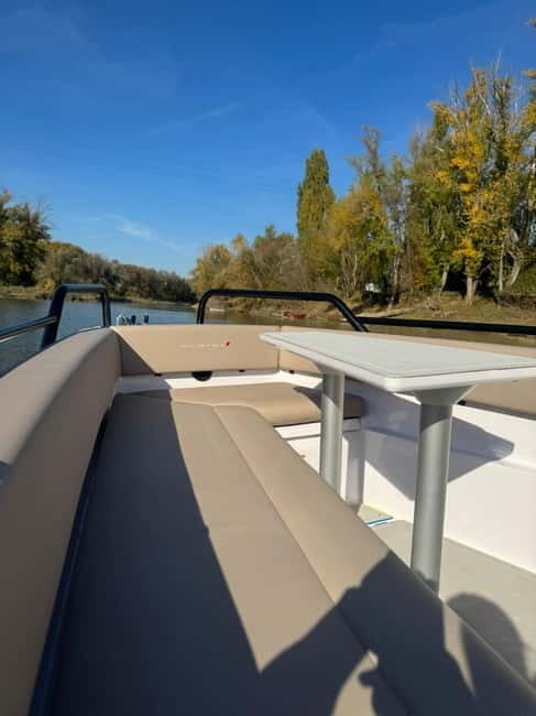 Gyr: 2-Hour Private Boat Sightseeing Tour - Who Should Book This Tour?