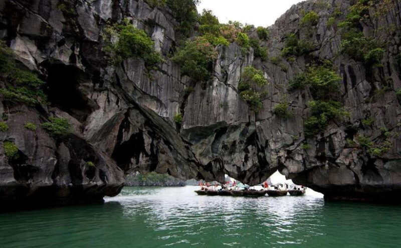 Ha Long Bay Small Deluxe Cruise Day Trip With Kayak & Lunch - Key Points
