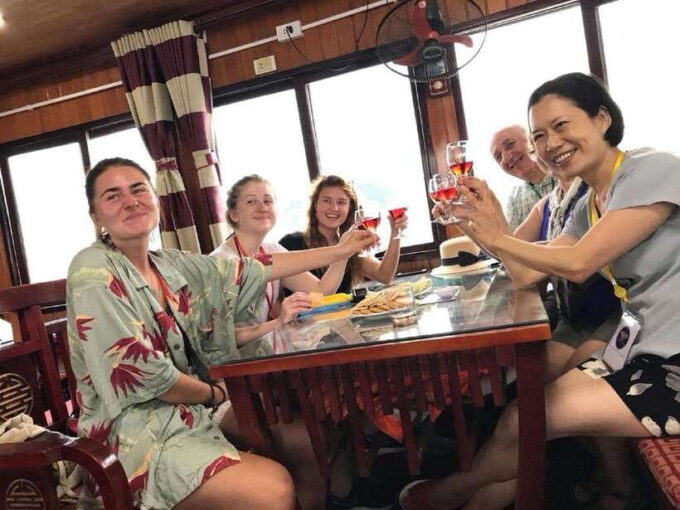Ha Long Bay Small Deluxe Cruise Day Trip With Kayak & Lunch - Customer Reviews and Feedback
