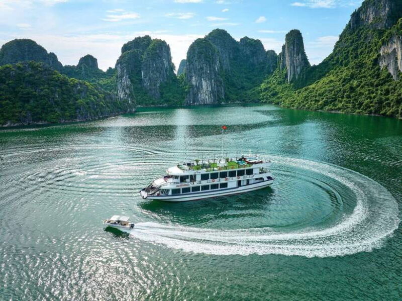 Ha Long Tour on 5-Star Cruise (Route 2: Big-Small Group Bus) - Key Points