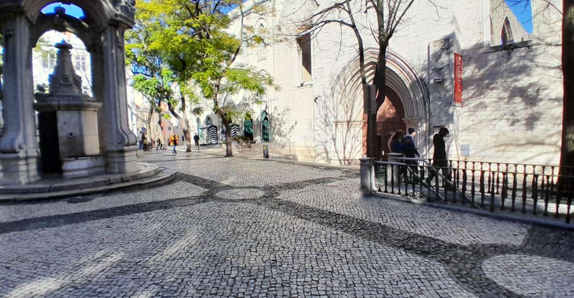 Half Day (4 Hours) Lisbon Sightseeing Highlights Tour - Group Size and Composition