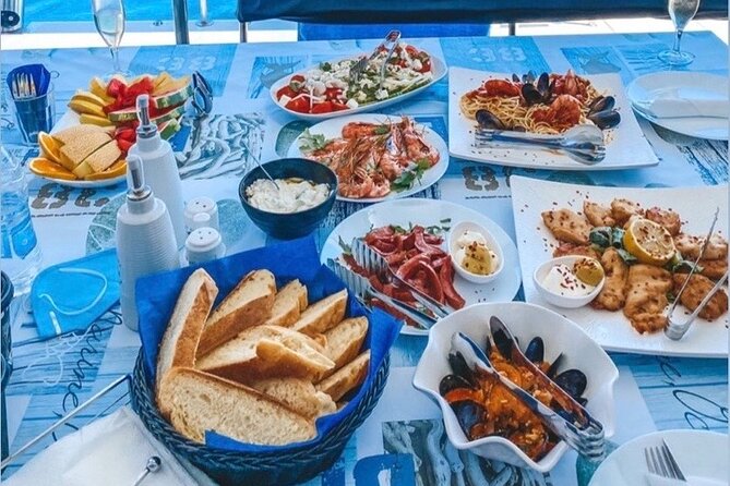 Half-Day Exclusive Catamaran Cruise in Santorini With Meal and Open Bar - Customer Reviews and Testimonials