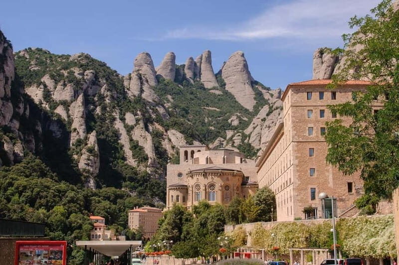 Half-Day Guided Tour of Montserrat & Sagrada Familia - FAQ