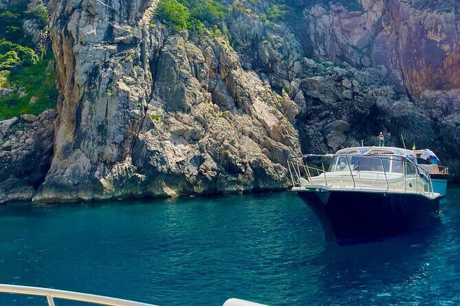 Half-day private boat tour of Capri - FAQs