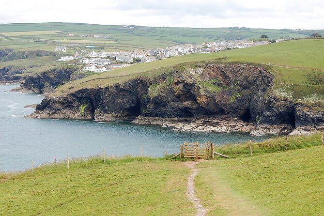 Half-Day Private Doc Martin and Fishermans Friends Tour - Highlights of the Tour