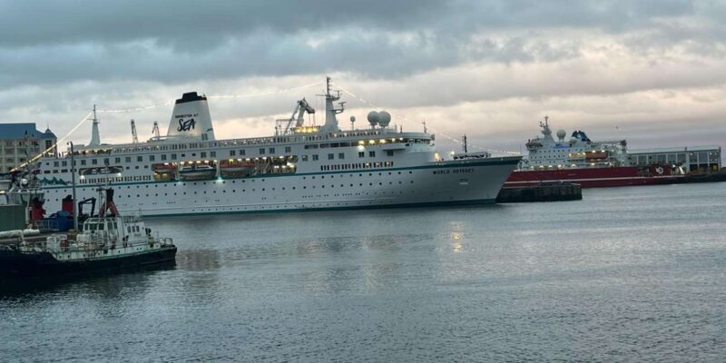 Half Day Robben Island Including Tickets and Transfers Tour - Exploring the Islands Landscapes