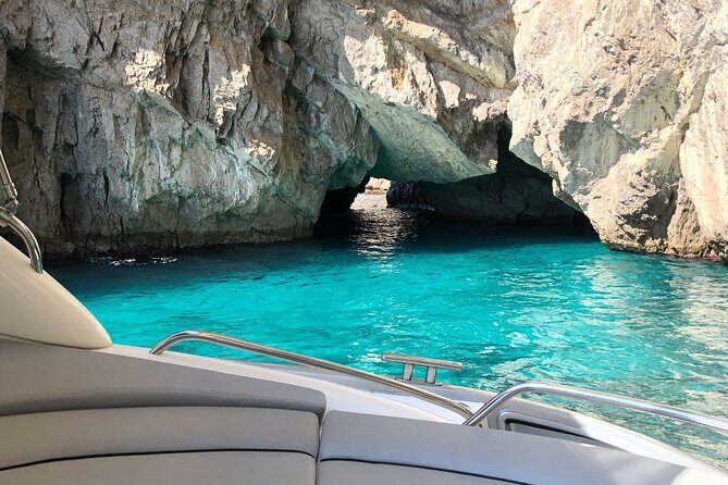 Half day to discover the fascinating island of Capri - The Sum Up  