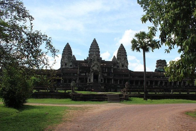 Half Day Tour- Angkor Wat, Ta Promh, Bayon Temple - Discovering Angkor Wat