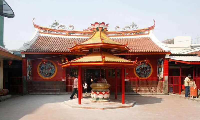 Half-Day Tour Around Jakarta Guide Speak Chinese - Key Points