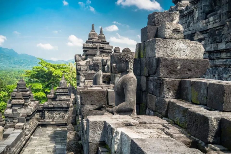 Half-Day Tour Borobudur From Yogyakarta With Ticket & Guide - Guided Tour Experience