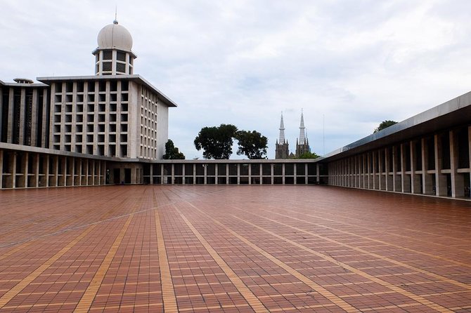 Halfday Excursion Old City Batavia With Lunch,Free Souvenir & Insurance - Exploring Jakarta Cathedral and Merdeka Square