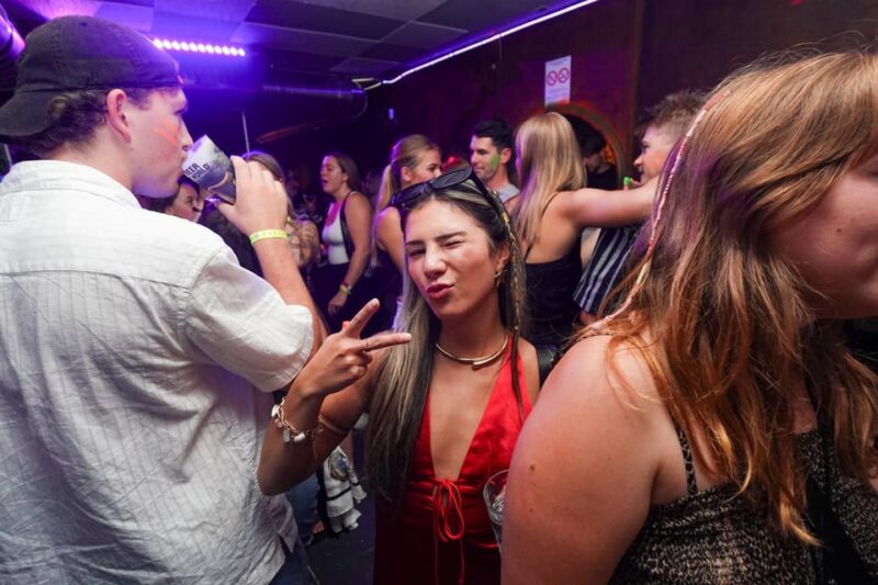 Halloween Party : Pub Crawl Nice With 5 Free Shots and Masks - Meeting Details and Information