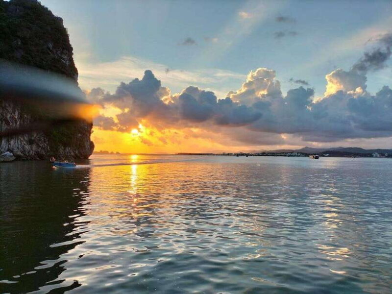 Halong Bay 1D- Sung Sot Cave- Titop Island- Kayaking & Lunch - Itinerary Details