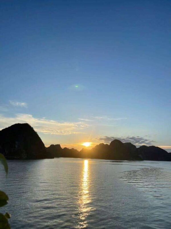 Halong Bay 1D- Sung Sot Cave- Titop Island- Kayaking & Lunch - Highlights of Sung Sot Cave