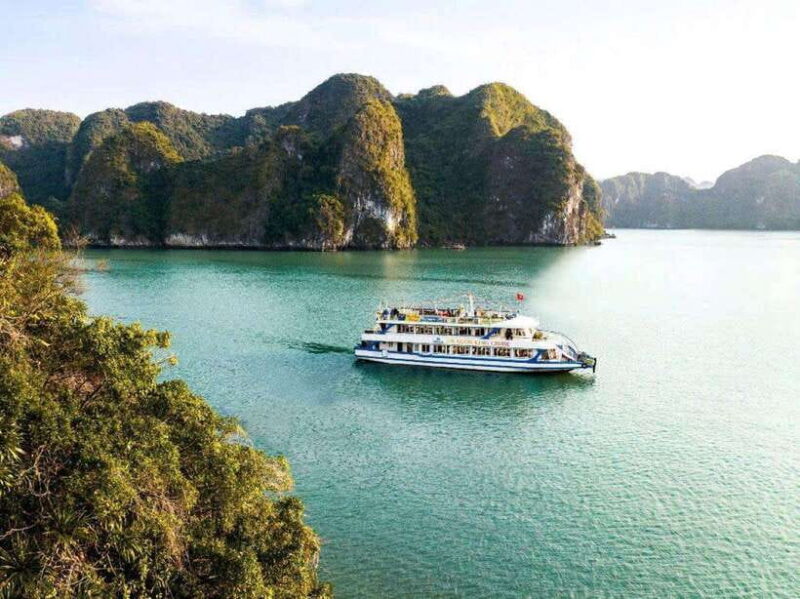 Halong Bay 1D- Sung Sot Cave- Titop Island- Kayaking & Lunch - Exploring Titop Island