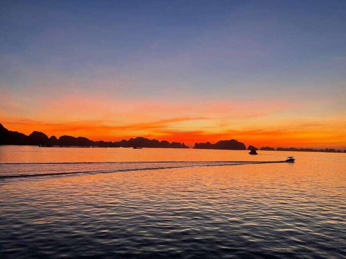 Halong Bay 1D- Sung Sot Cave- Titop Island- Kayaking & Lunch - Transportation and Meeting Point