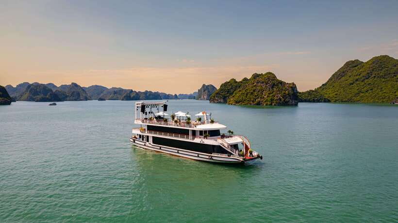 Halong Bay Day Tour: Best Seller IRIS CRUISE With Live Band - Tour Overview