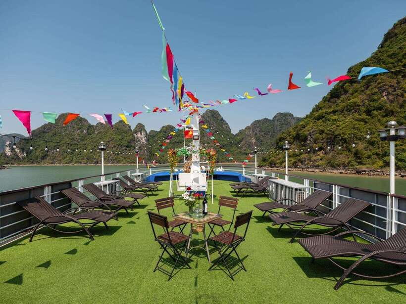 Halong Bay Day Trip With Deluxe Cruise - What to Expect on the Cruise