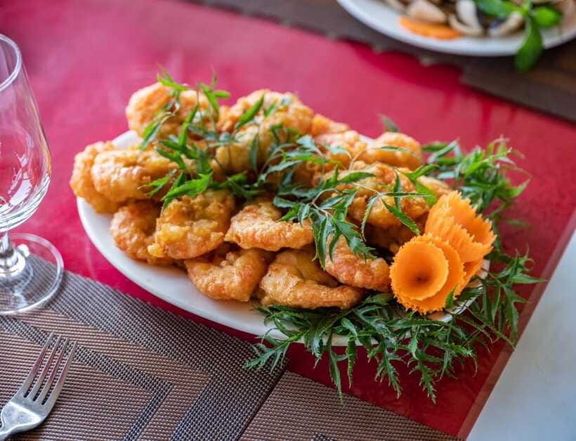 Halong Bay Day Trip With Deluxe Cruise - Meals and Dining Experience