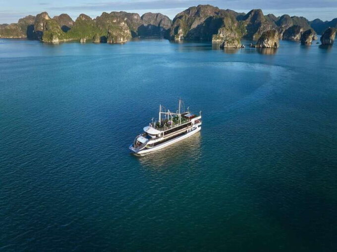 Halong Bay Luxury Cruise: Kayak&Swim,Cave, Party BEST SELLER - Tips for an Enjoyable Cruise Experience