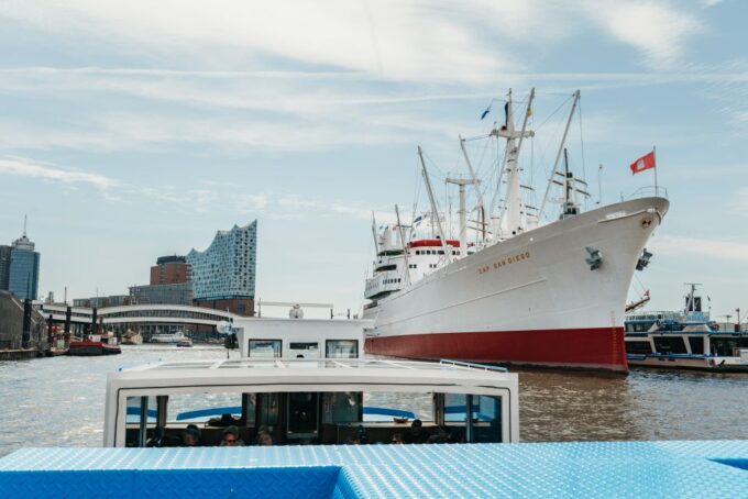 Hamburg: 2-Hour XXL Port of Hamburg Cruise Tour - Tips for an Enjoyable Experience