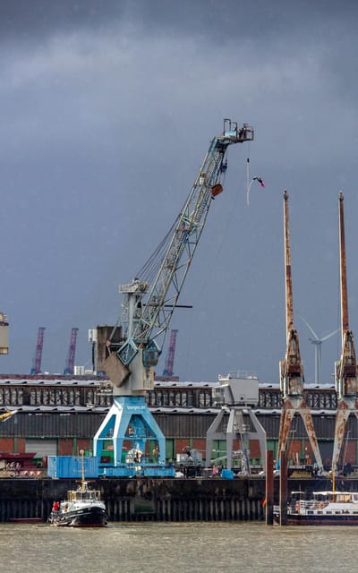 Hamburg: Bungee Jumping 50 Meters High over the Harbor - Post-Jump and Logistics